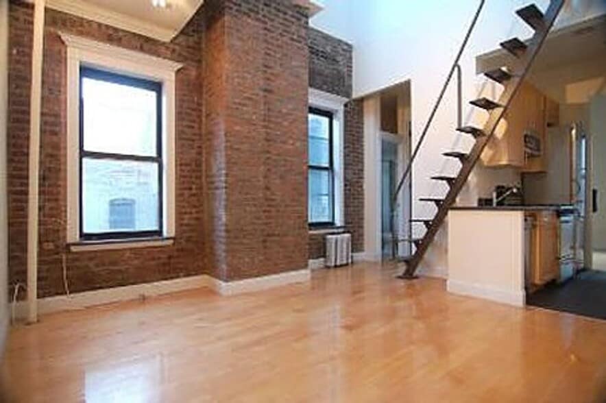 Primary Photo - East 18th Street