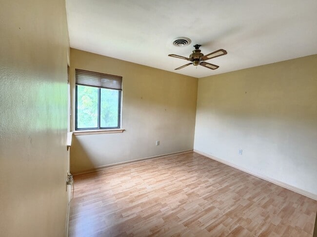 Building Photo - 184 Ridgeview St