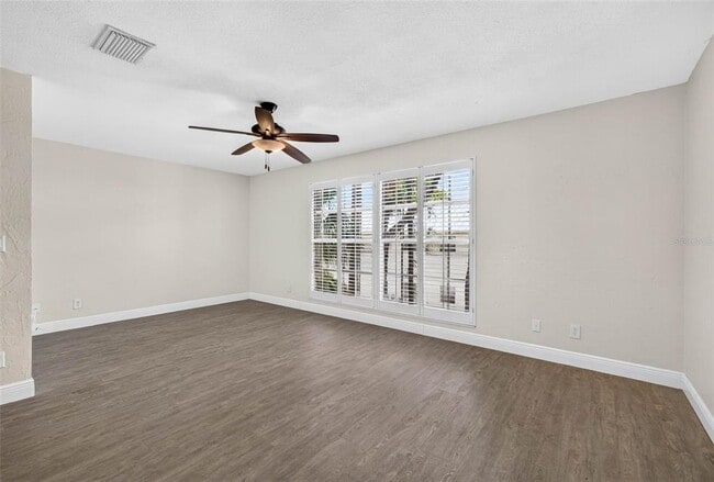 Building Photo - 606 S Glen Ave