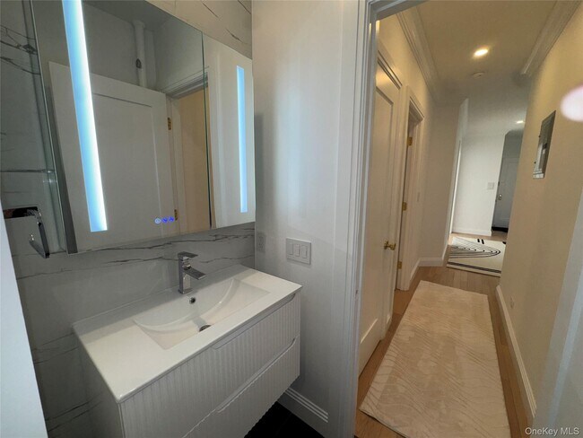 Building Photo - 85 N Broadway