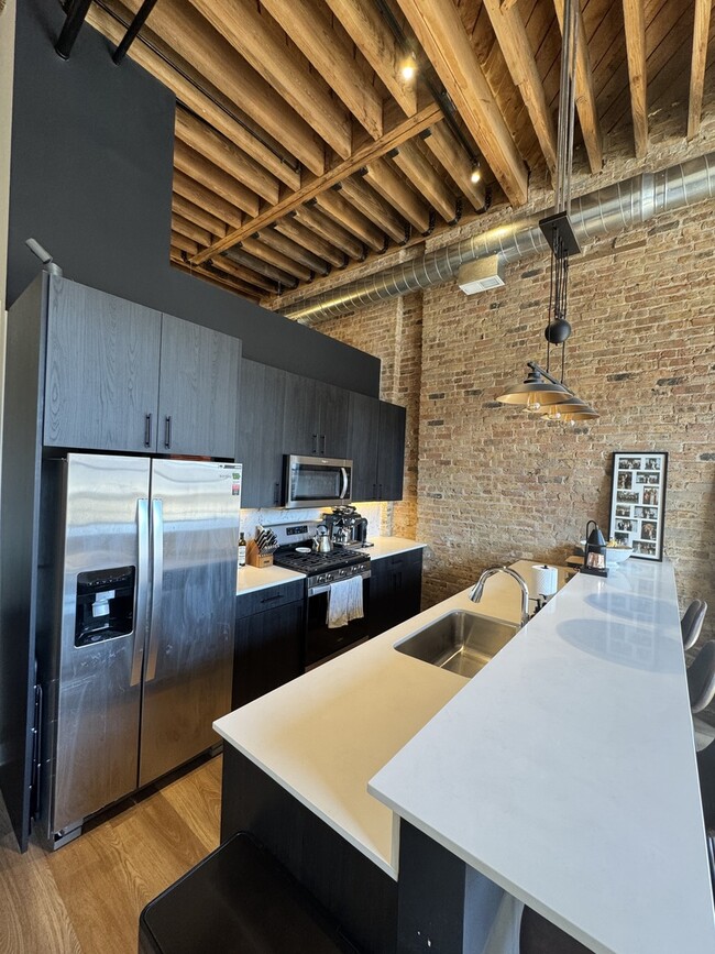 Building Photo - 818 N Wolcott Ave