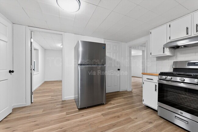 Building Photo - 192 Fairmor Dr