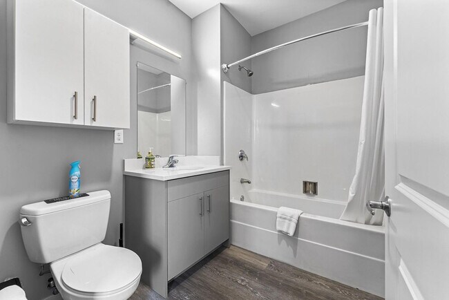 Building Photo - 95 Broadway-SI ID1240304P