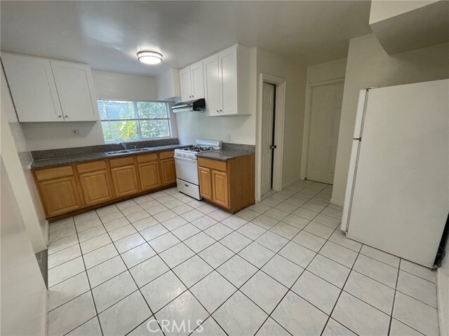 Building Photo - 1427 S Chapel Ave