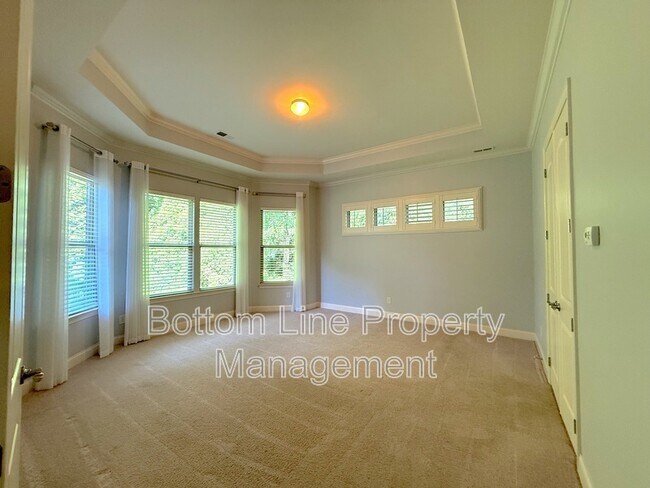 Building Photo - 9006 Blue Ridge Dr