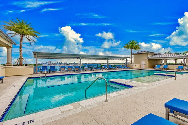 Building Photo - 2650 Lake Shore Dr