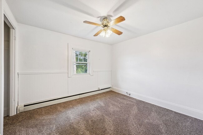 Building Photo - Stunning 2 Bedroom home in Greensburg avai...