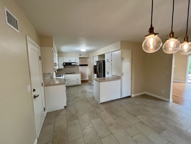 Building Photo - 9686 Wayfarer Dr