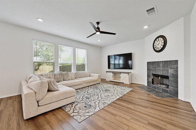 Building Photo - 280 Kat Garnet Dr