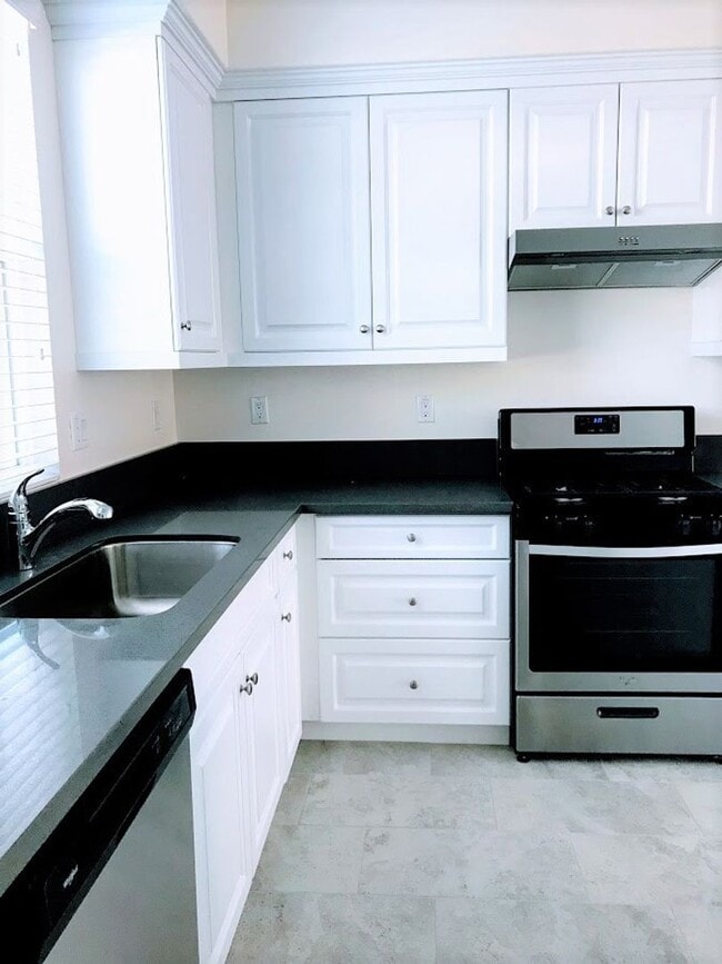 Building Photo - 16128 Sereno Ln