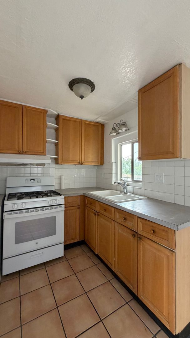 Building Photo - 3621-3623 Eugene Place