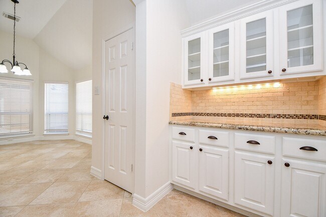 Building Photo - 2142 Morning Park Dr