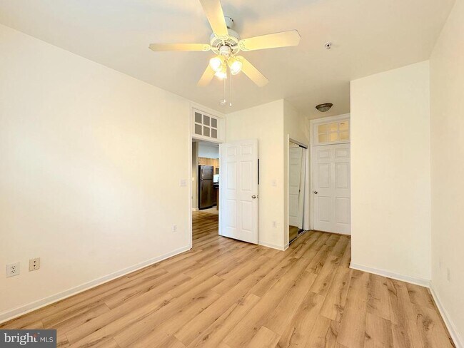 Building Photo - 12921 Centre Park Cir