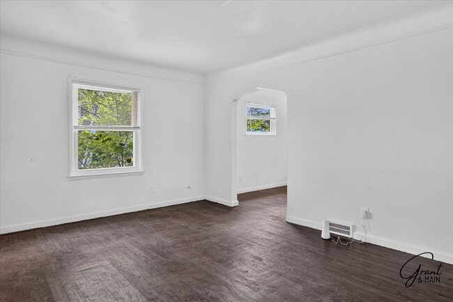 Building Photo - $1250 2 bedroom