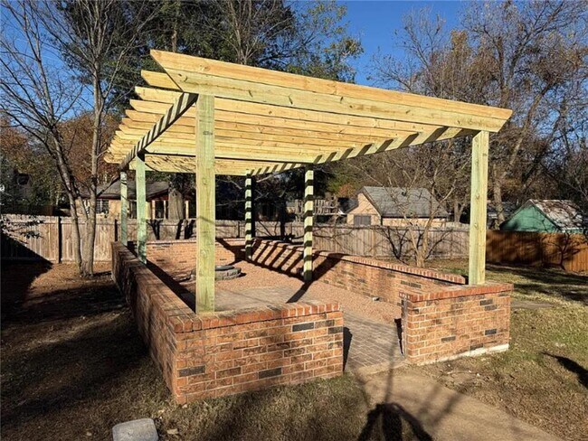 Building Photo - 1123 W Brooks St