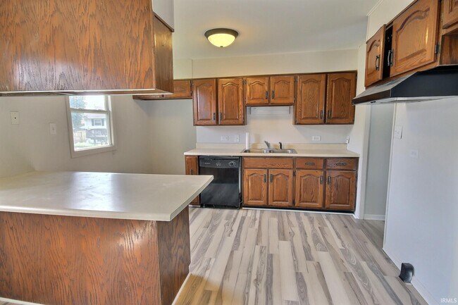 Building Photo - 1627 Shannon Dr