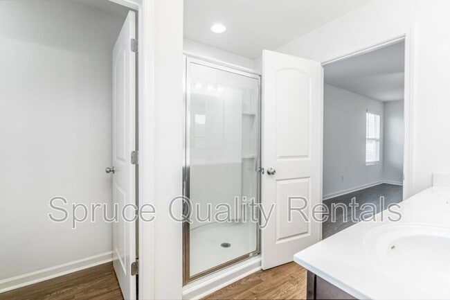 Building Photo - 250 Baybrook Ln
