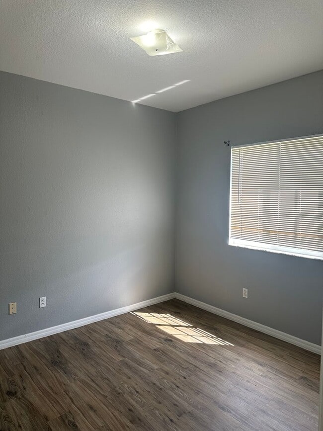 Building Photo - 2 Bedroom 2 Full Bath Townhome in LAKE MARION RESORT