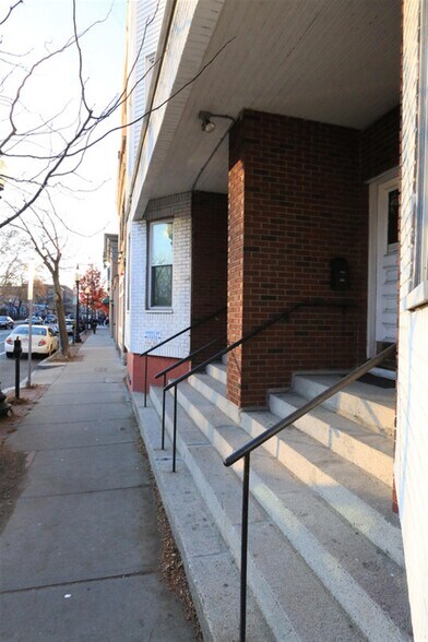 Building Photo - 793 Cambridge St
