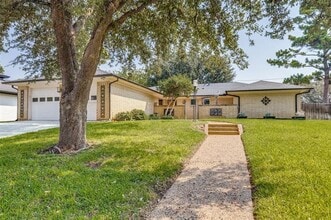 Building Photo - 1821 E Cedar Elm Dr