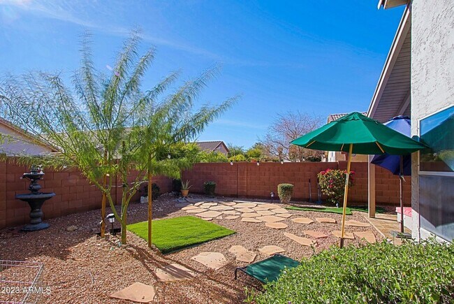 Building Photo - 8701 E Avalon Dr