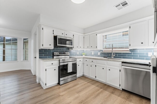 Building Photo - 15807 Crystal Brook Dr