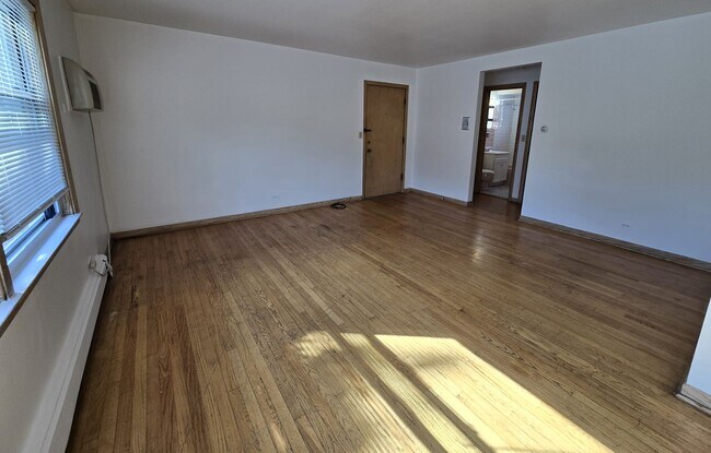 Building Photo - 4114 N Kedvale Ave