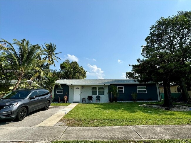 Building Photo - 550 SW 11th Dr