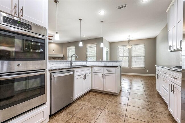 Building Photo - 4403 W Meadow Oaks Dr