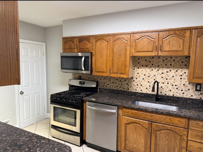 Building Photo - 1897 August Ave