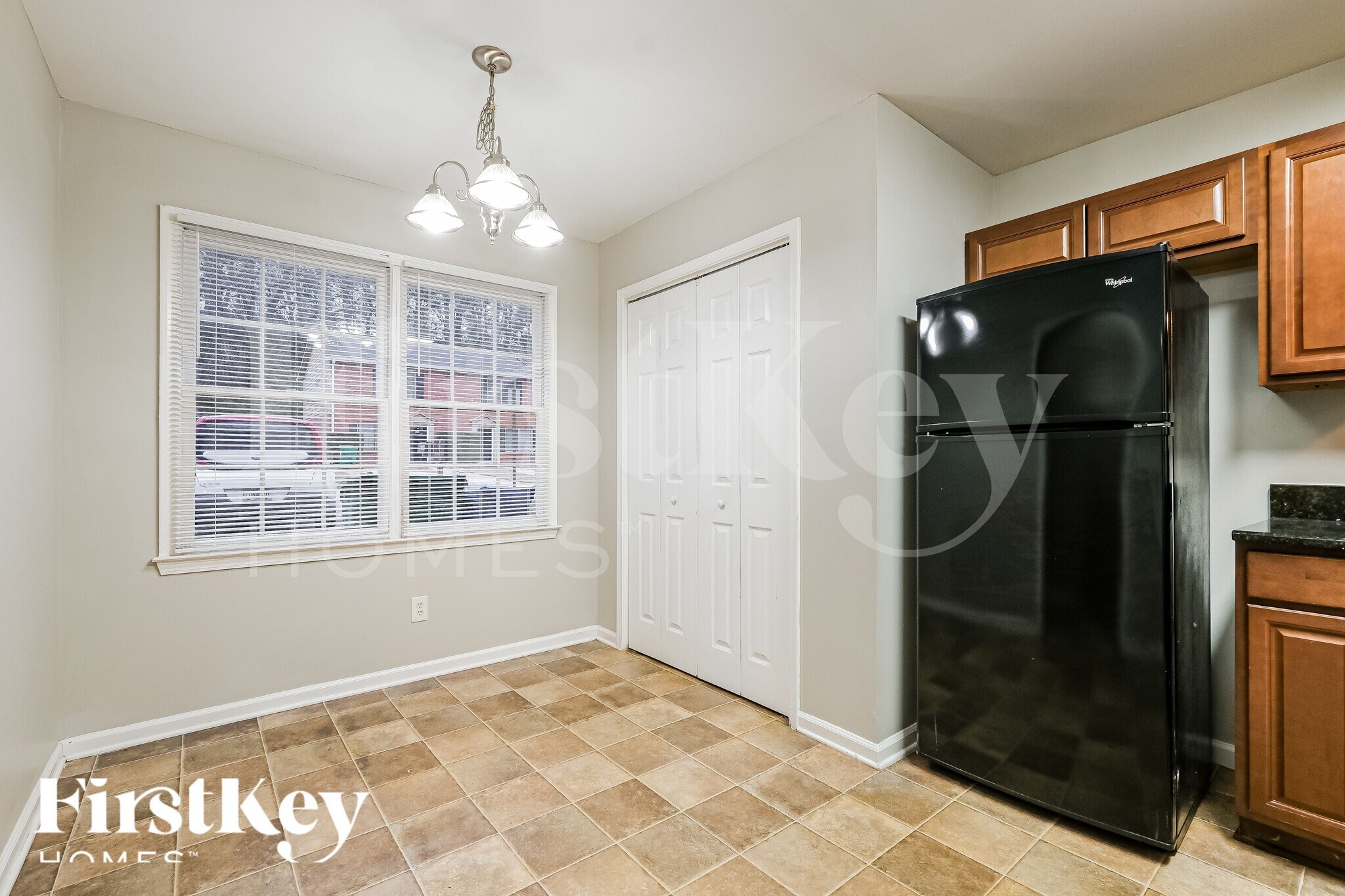 Building Photo - 5266 Ridge Forest Dr