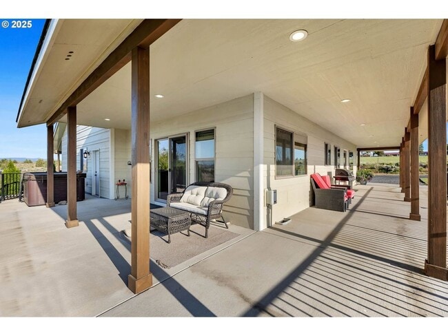 Building Photo - LUXURY FURNISHED ADU FOR RENT – 915 Sq. Ft. Private Retreat, Utilities included!