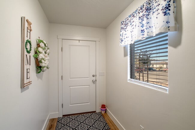 Front Door Hallway - 6119 S Zelda Dr