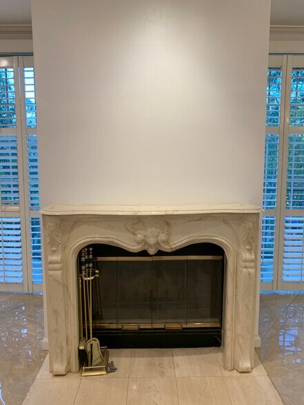Building Photo - 458 N Oakhurst Dr