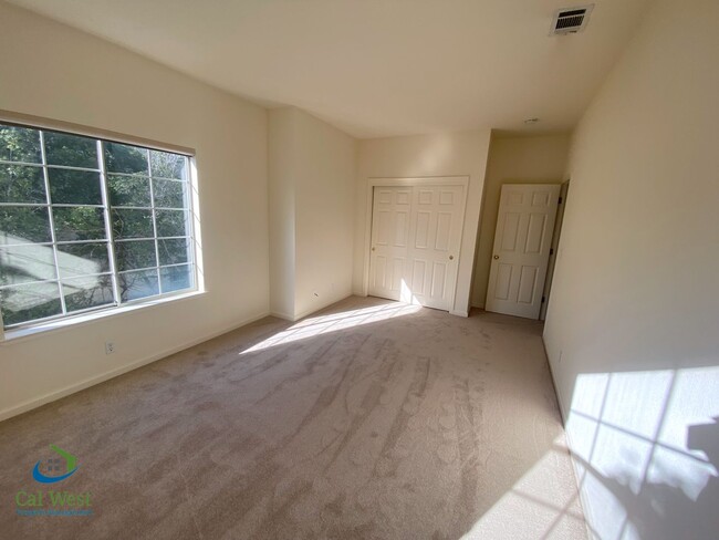 Building Photo - $6995-Amazing 4 Bed/3 Bath Home in Mtn. Vi...