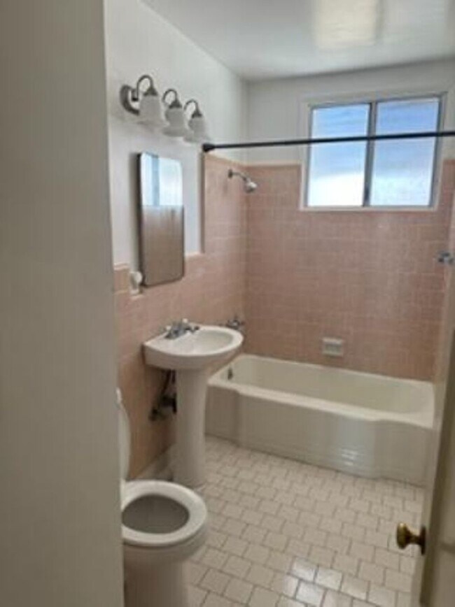 Building Photo - Lakewood 3 Bedroom 1 Bath home for lease!