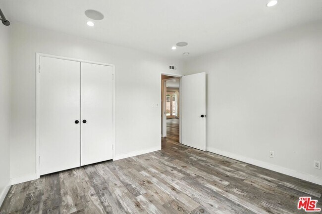 Building Photo - 6137 Laurelgrove Ave