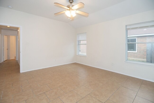 Building Photo - Nestled in Round Rock neighborhood.