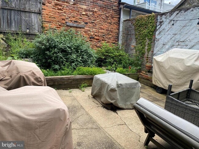 Building Photo - 229 S Ann St