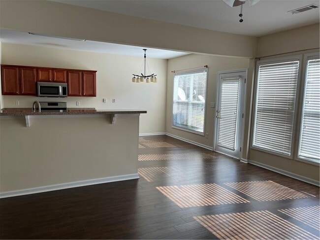 Building Photo - 2279 White Alder Dr NE