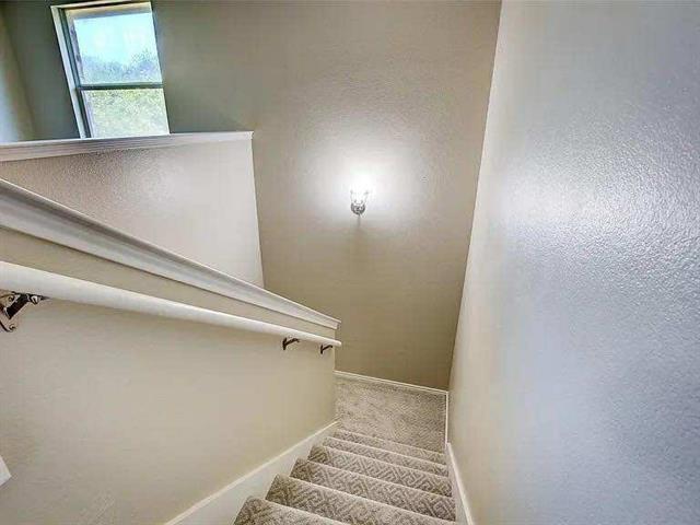 Building Photo - 1033 Burnet Dr