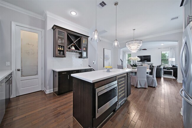 Building Photo - 5703 Kansas St