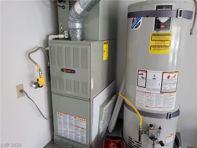 Building Photo - 9605 Sundial Dr