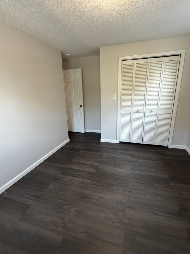 Building Photo - 3 bedroom townhouse Lawrence, MA