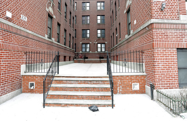 Building Photo - 239 E Kingsbridge Rd