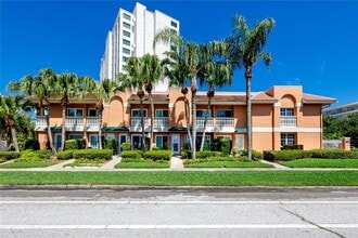 Building Photo - 920 N Shore Dr NE