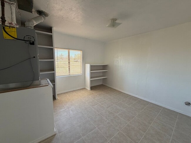 Building Photo - Spacious 4/2 in the Country / Horses ok