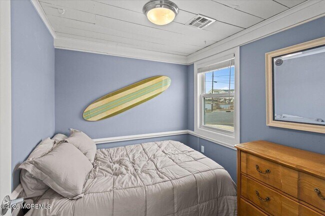 Building Photo - 106 Makin Ave