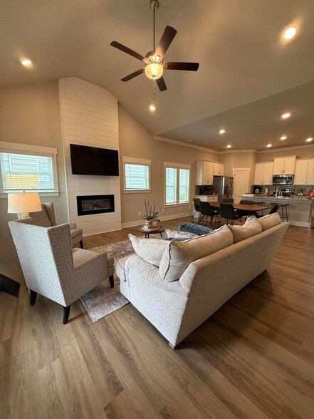 Building Photo - 2093 Firelight Wy