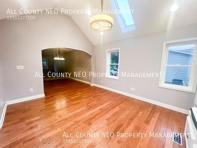 Building Photo - 8988 Birchwood Dr